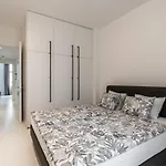 Luxury Old Town Penthouse W Park 公寓 *