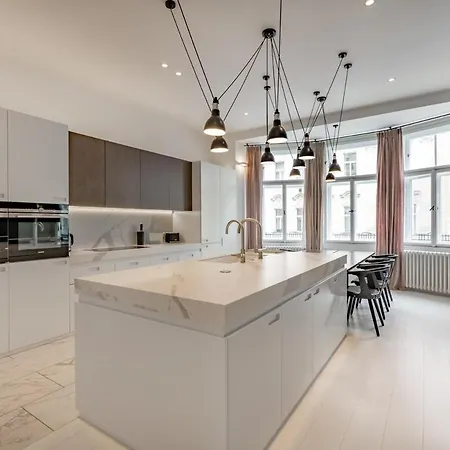 דירה Luxury Old Town Penthouse W Park *