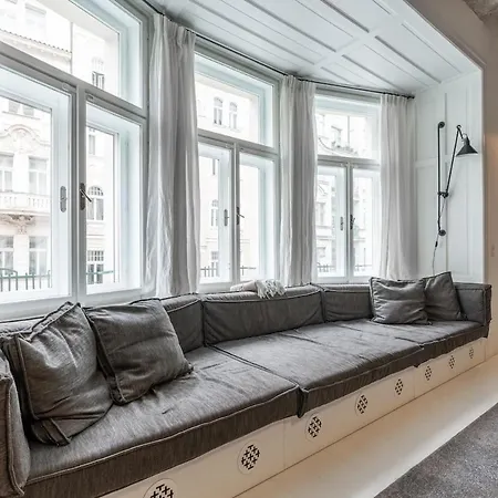 Luxury Old Town Penthouse W Park