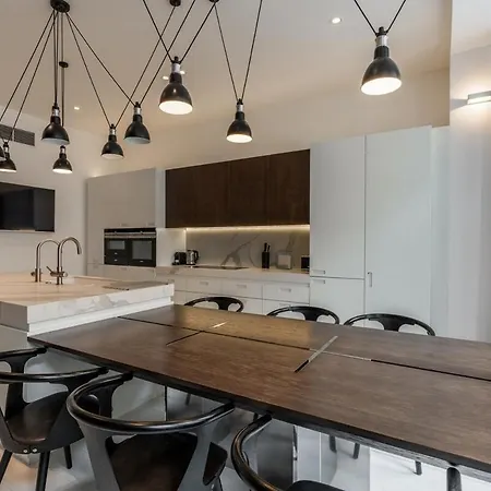 דירה Luxury Old Town Penthouse W Park *