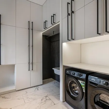 Luxury Old Town Penthouse W Park דירה