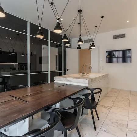 Luxury Old Town Penthouse W Park דירה פראג