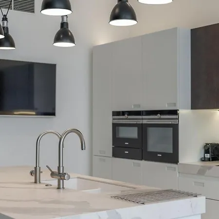 Luxury Old Town Penthouse W Park *