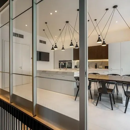 Luxury Old Town Penthouse W Park דירה