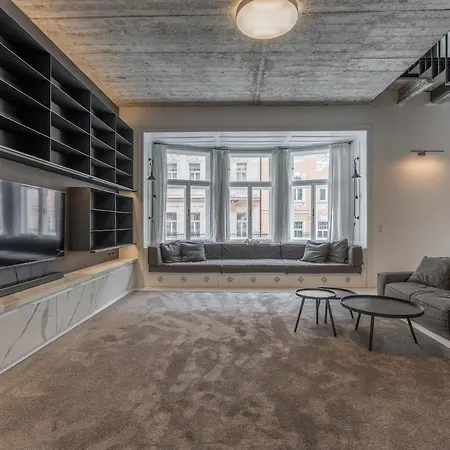 Luxury Old Town Penthouse W Park