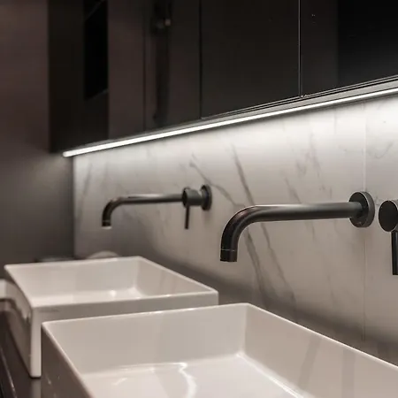 Luxury Old Town Penthouse W Park דירה *