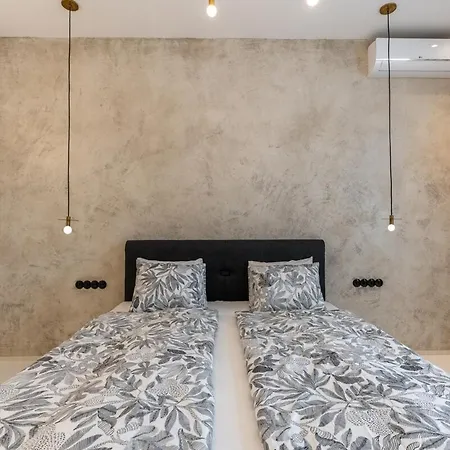 Luxury Old Town Penthouse W Park * פראג