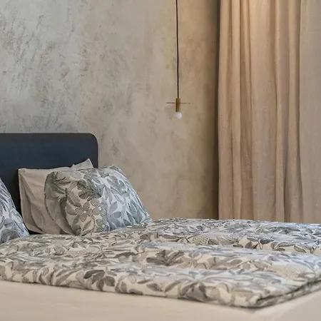Luxury Old Town Penthouse W Park דירה פראג