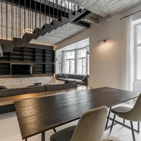 דירה Luxury Old Town Penthouse W Park