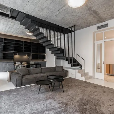 Luxury Old Town Penthouse W Park * 布拉格