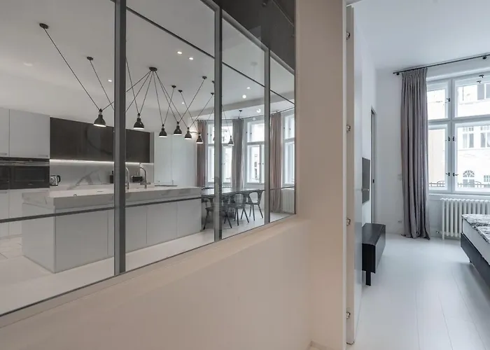 Luxury Old Town Penthouse W Park 公寓
