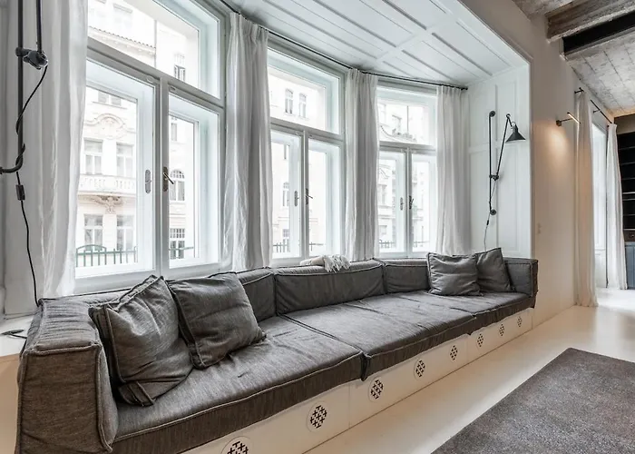 Luxury Old Town Penthouse W Park