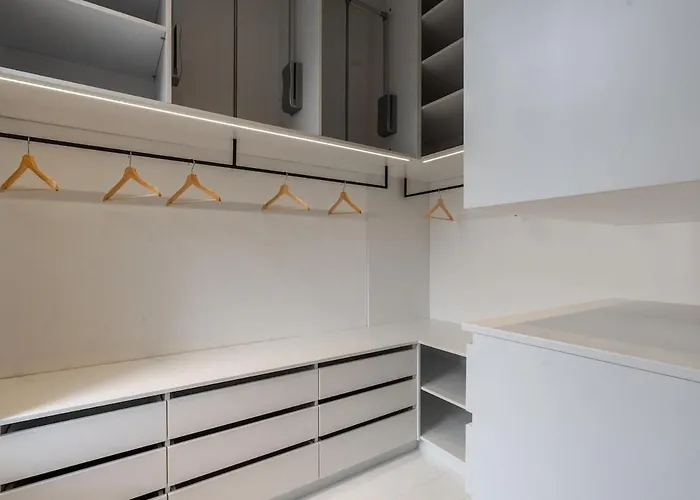 Luxury Old Town Penthouse W Park 公寓