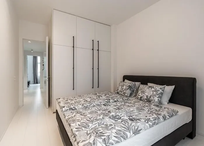 Luxury Old Town Penthouse W Park 公寓 *