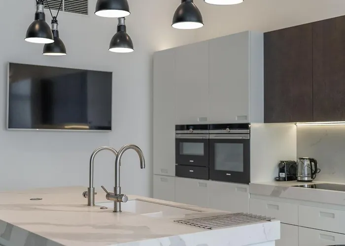 Luxury Old Town Penthouse W Park *