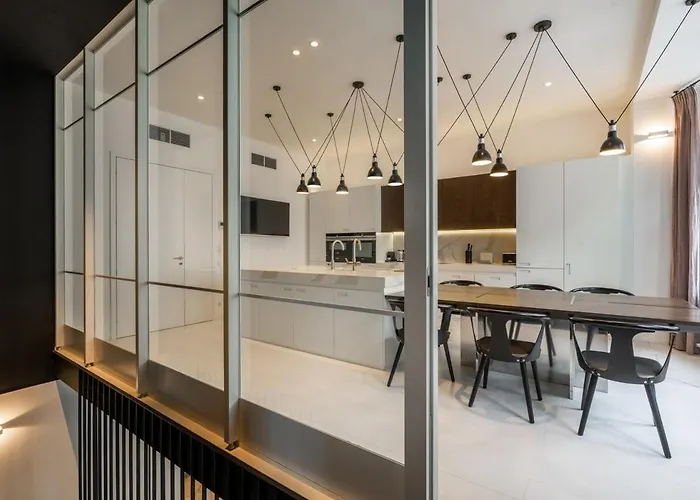 Luxury Old Town Penthouse W Park 公寓