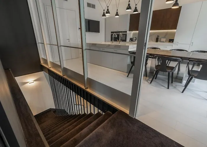 Luxury Old Town Penthouse W Park 公寓