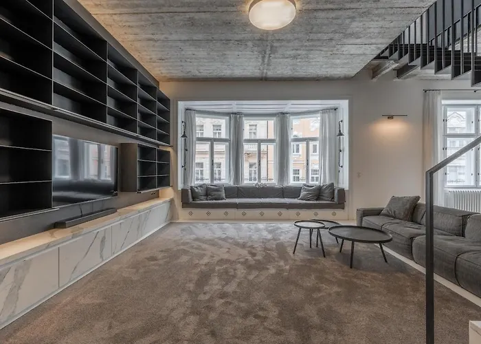 Luxury Old Town Penthouse W Park
