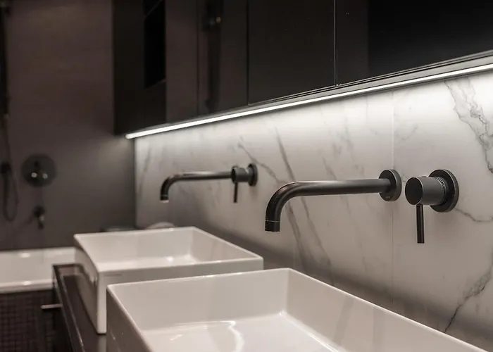 Luxury Old Town Penthouse W Park 公寓 *
