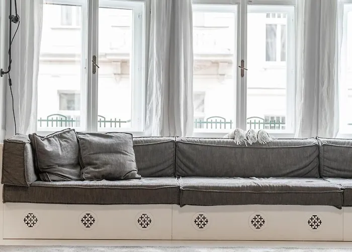 Luxury Old Town Penthouse W Park 公寓 *
