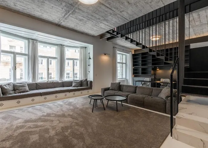 Luxury Old Town Penthouse W Park