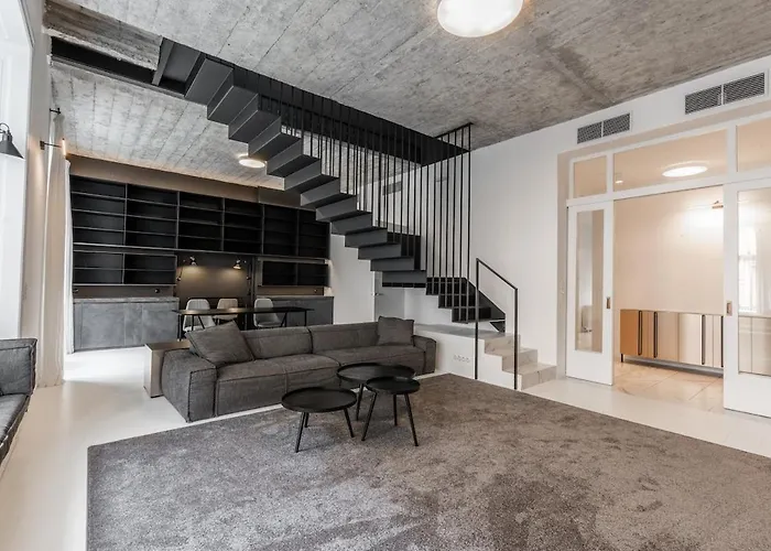 Luxury Old Town Penthouse W Park * 布拉格